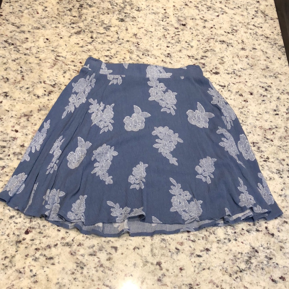 Lulus Women’s skirt, size small, blue flower pattern